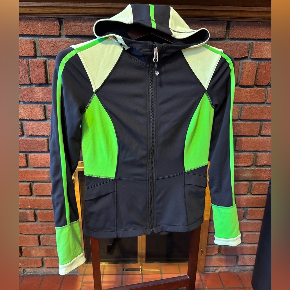 COPY - Reversible Lululemon define jacket in like new condition size 8